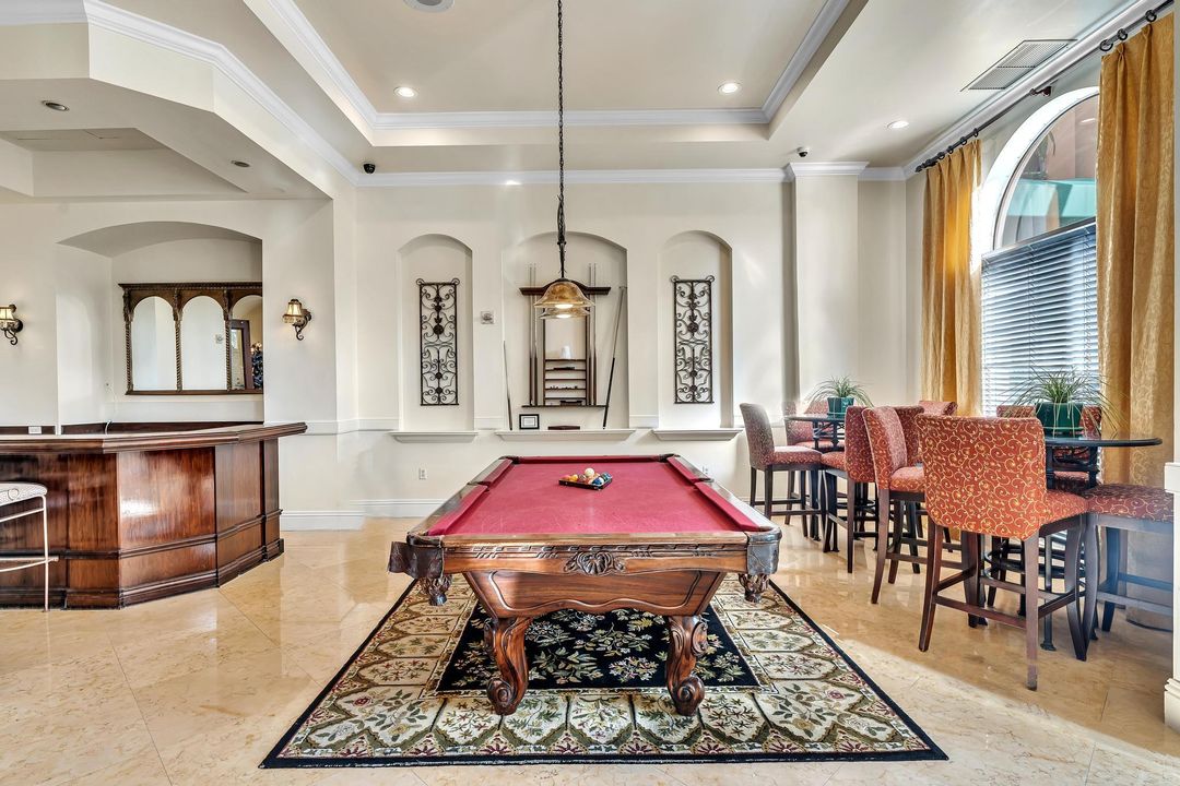 待售: $239,000 (1 贝兹, 1 浴室, 696 平方英尺)