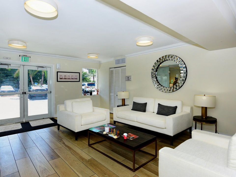 出租: $3,200 (2 贝兹, 2 浴室, 1164 平方英尺)