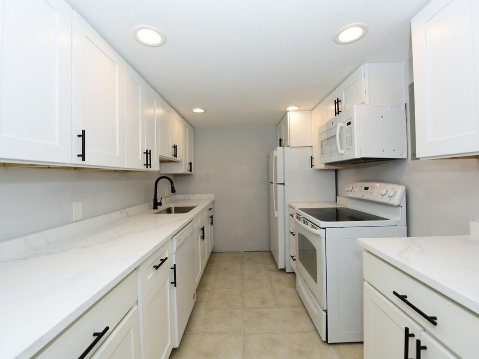 出租: $3,200 (2 贝兹, 2 浴室, 1164 平方英尺)