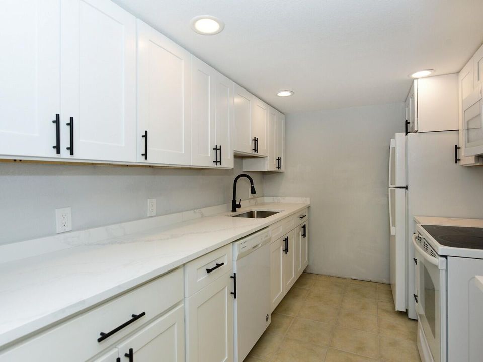 出租: $3,200 (2 贝兹, 2 浴室, 1164 平方英尺)