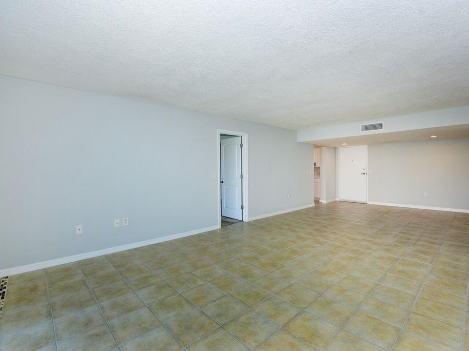 出租: $3,200 (2 贝兹, 2 浴室, 1164 平方英尺)