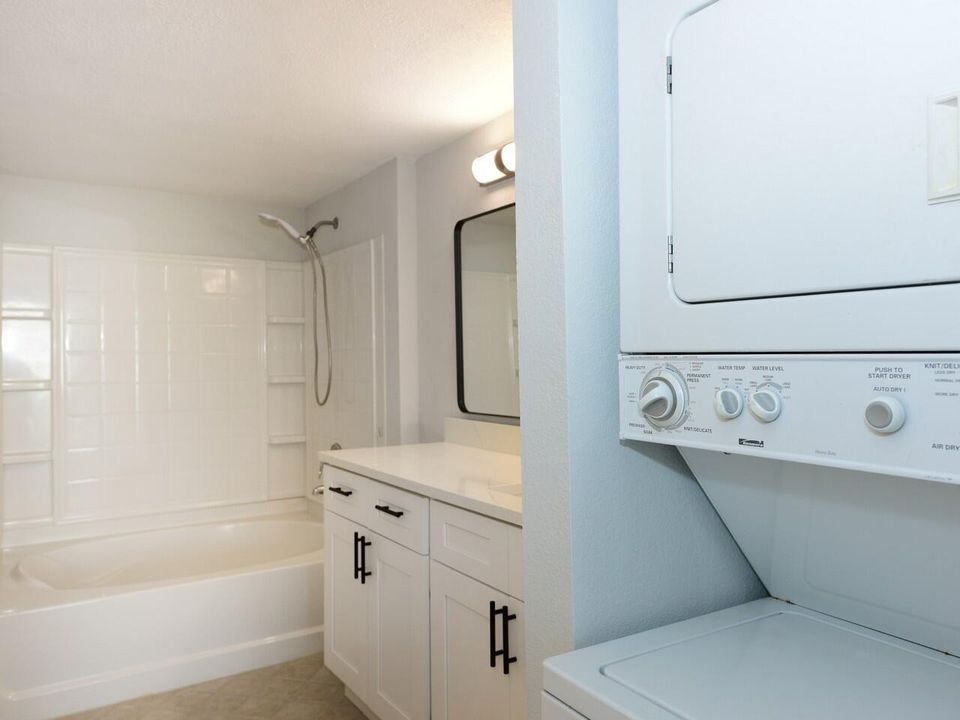 出租: $3,200 (2 贝兹, 2 浴室, 1164 平方英尺)