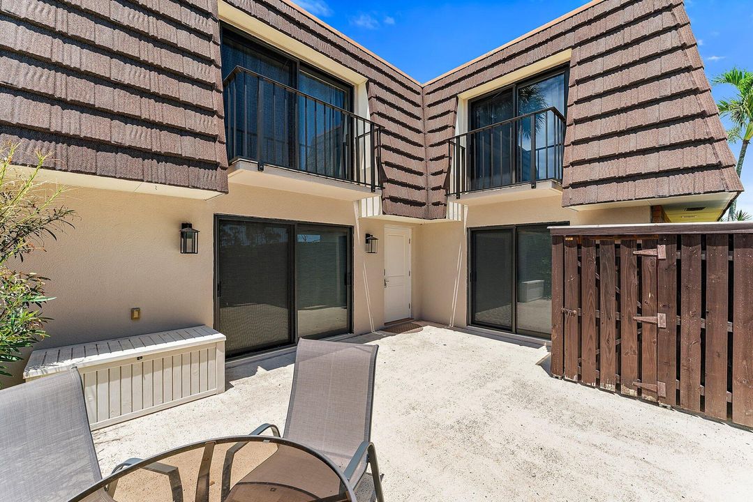 For Rent: $3,125 (2 beds, 2 baths, 1188 Square Feet)