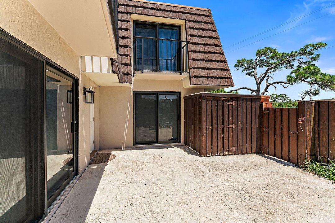 For Rent: $3,125 (2 beds, 2 baths, 1188 Square Feet)