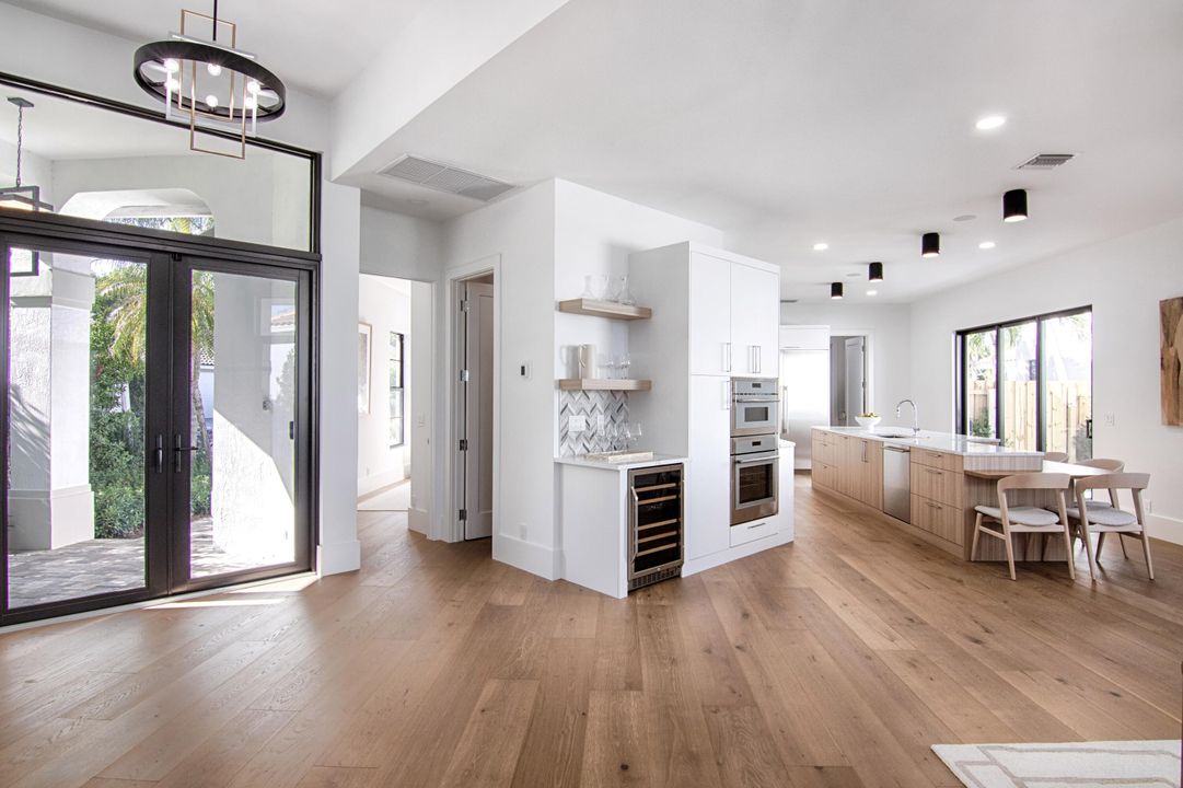 En Venta: $2,850,000 (3 camas, 3 baños, 2411 Pies cuadrados)