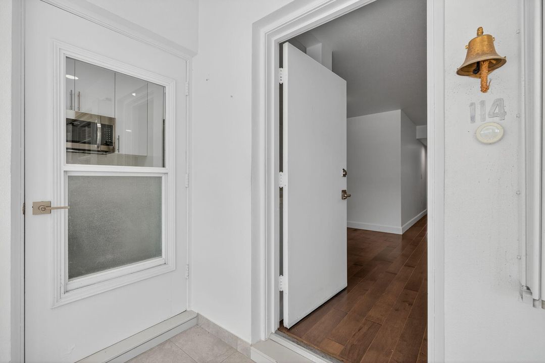 出租: $2,400 (2 贝兹, 2 浴室, 944 平方英尺)