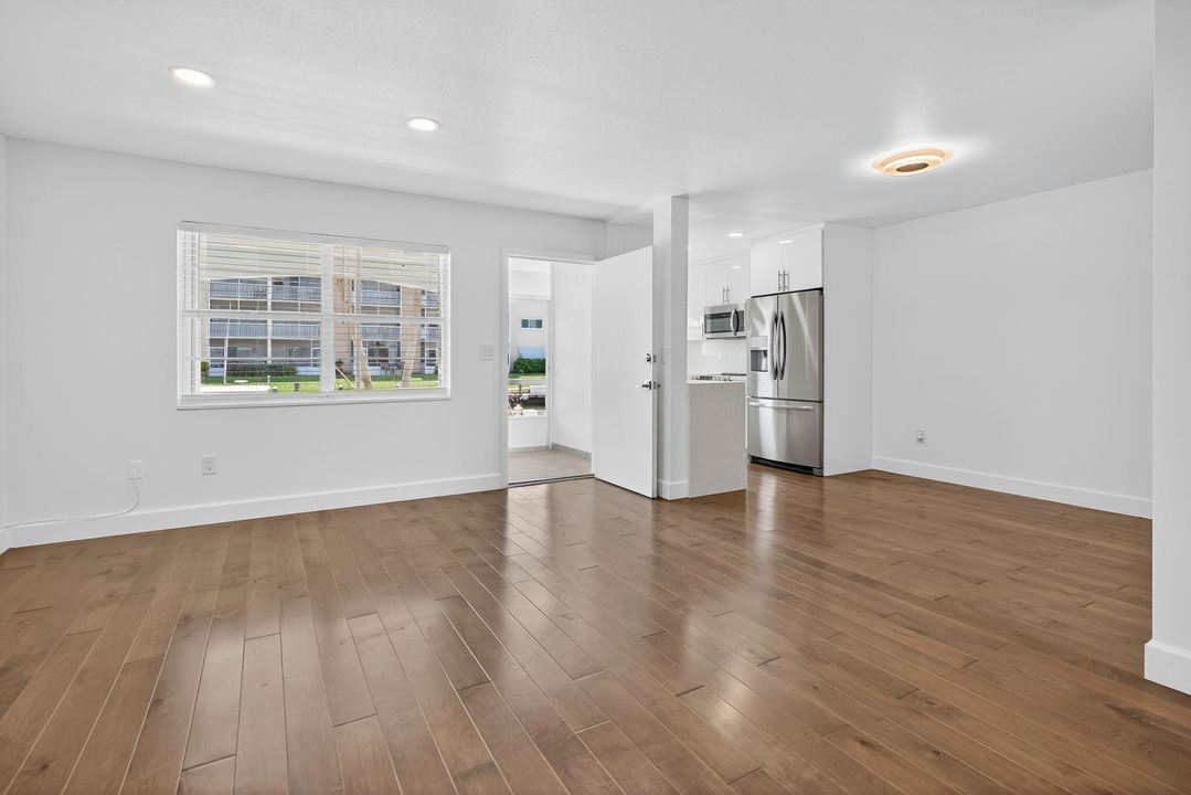 出租: $2,400 (2 贝兹, 2 浴室, 944 平方英尺)