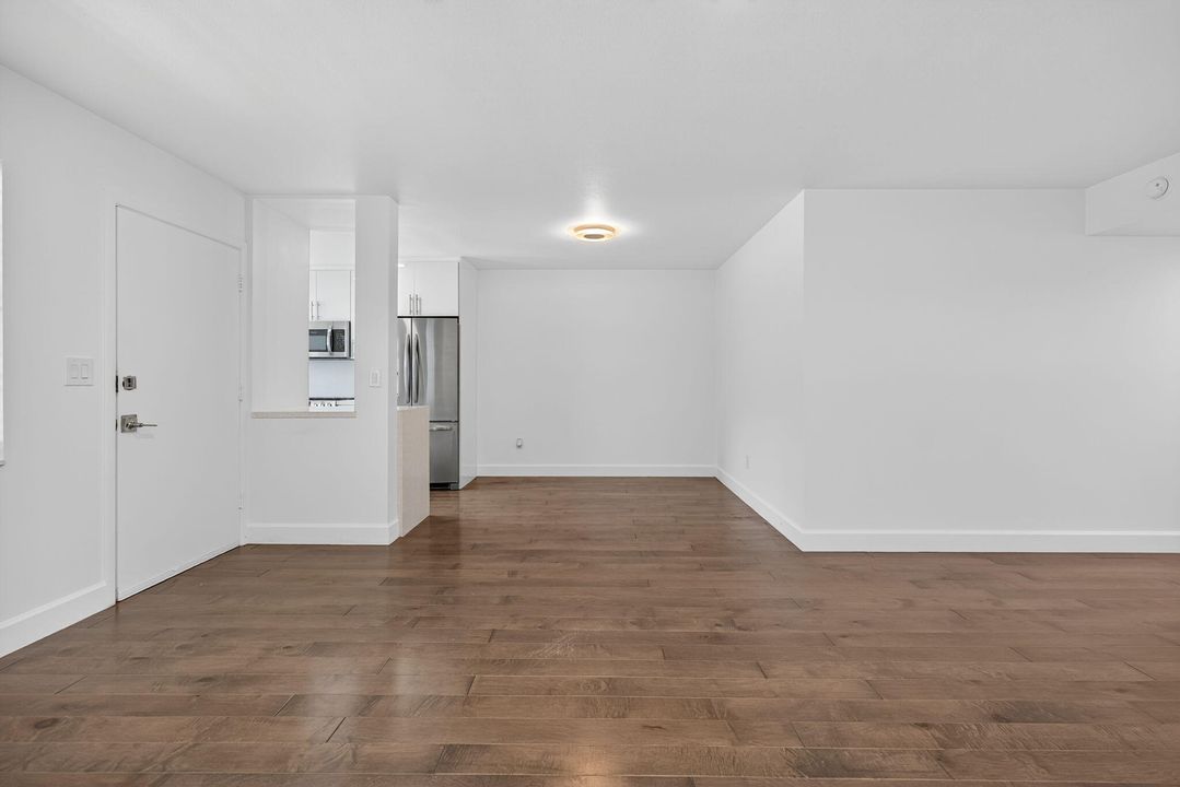 出租: $2,400 (2 贝兹, 2 浴室, 944 平方英尺)