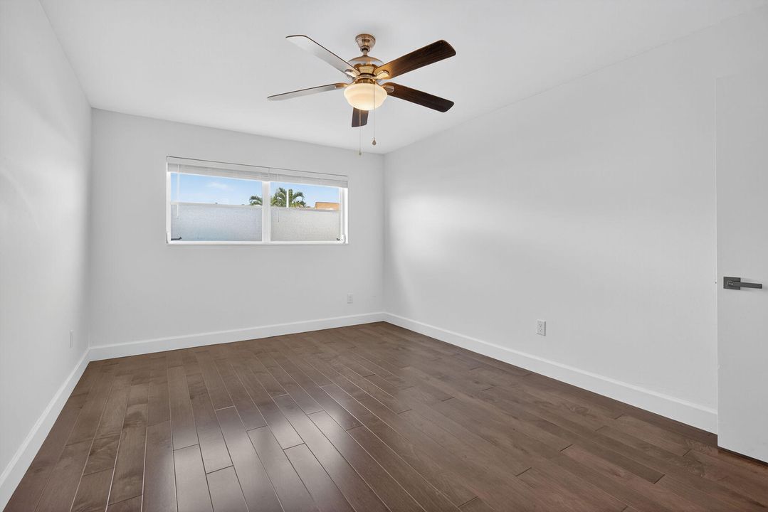 出租: $2,400 (2 贝兹, 2 浴室, 944 平方英尺)