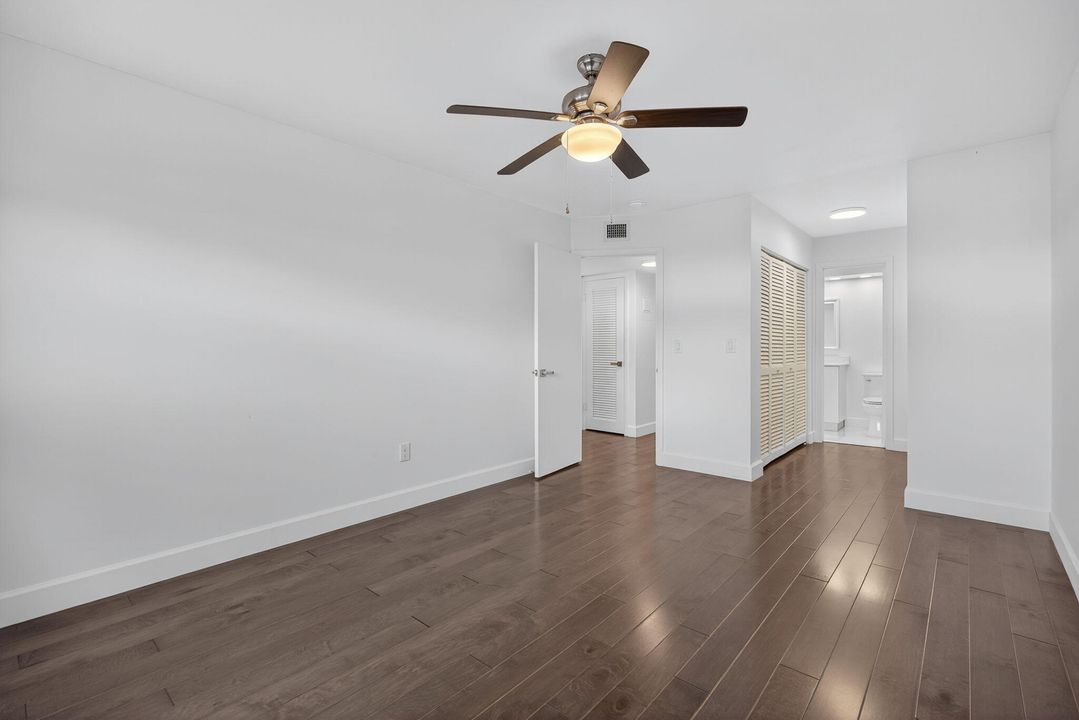 出租: $2,400 (2 贝兹, 2 浴室, 944 平方英尺)