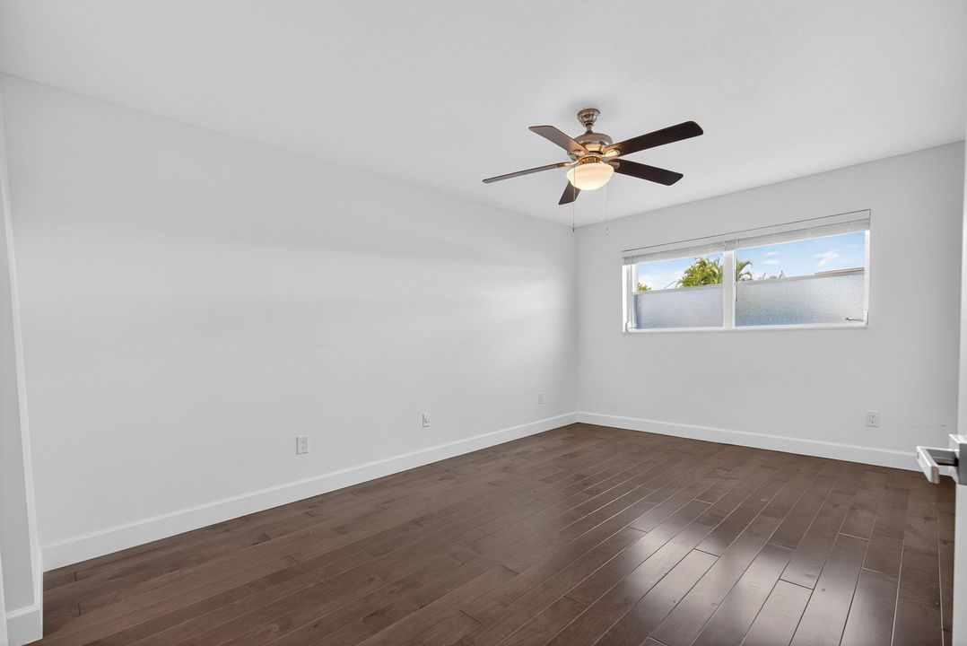 出租: $2,400 (2 贝兹, 2 浴室, 944 平方英尺)