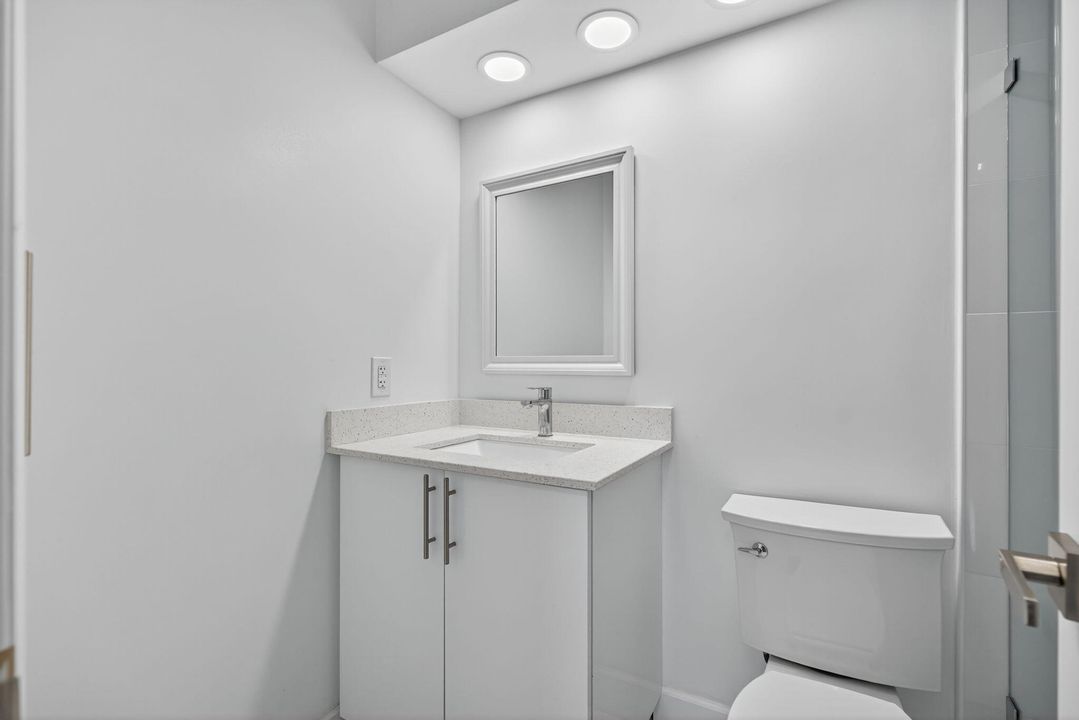 出租: $2,400 (2 贝兹, 2 浴室, 944 平方英尺)