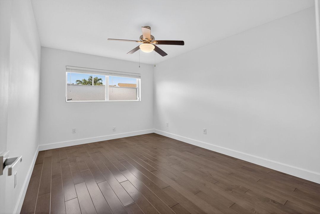 出租: $2,400 (2 贝兹, 2 浴室, 944 平方英尺)