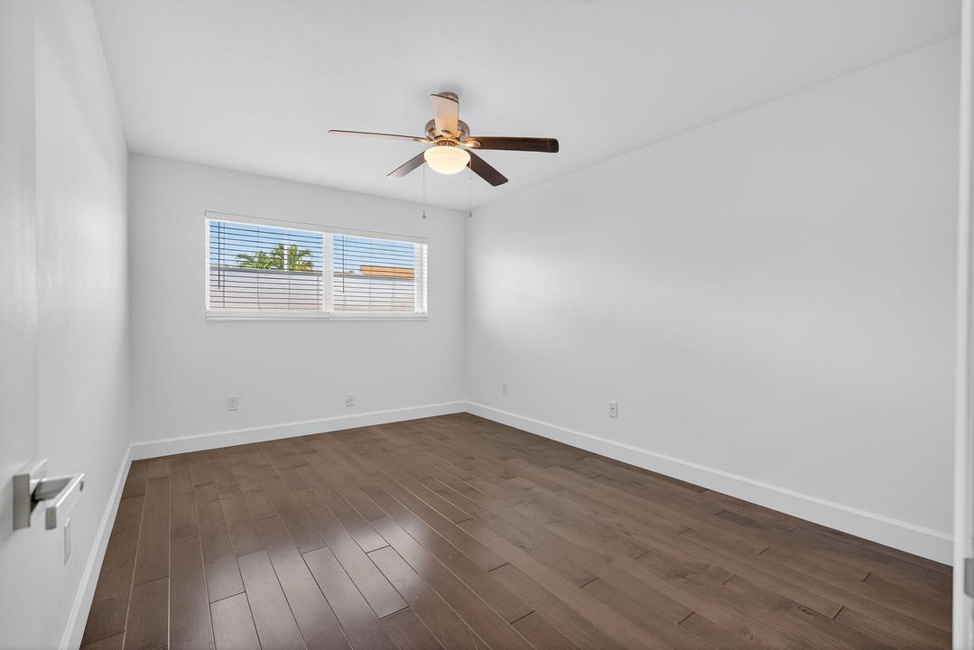 出租: $2,400 (2 贝兹, 2 浴室, 944 平方英尺)