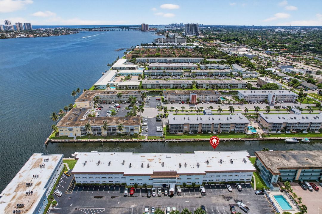 出租: $2,400 (2 贝兹, 2 浴室, 944 平方英尺)