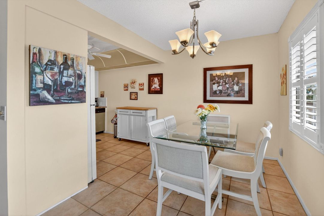 For Sale: $149,000 (2 beds, 2 baths, 916 Square Feet)