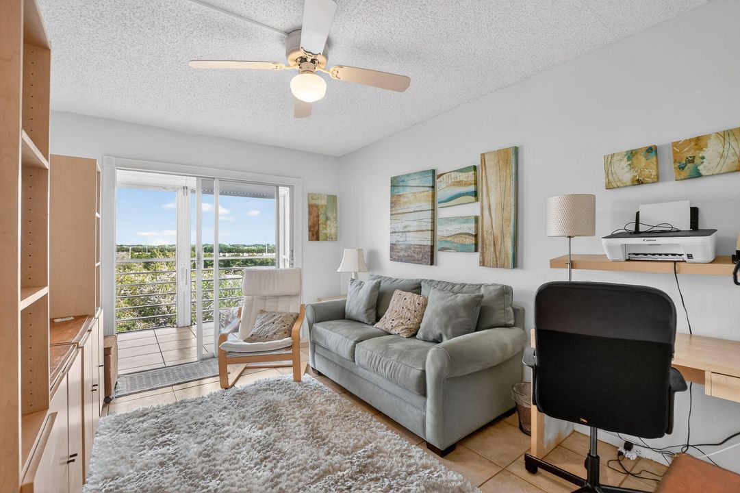 For Sale: $149,000 (2 beds, 2 baths, 916 Square Feet)