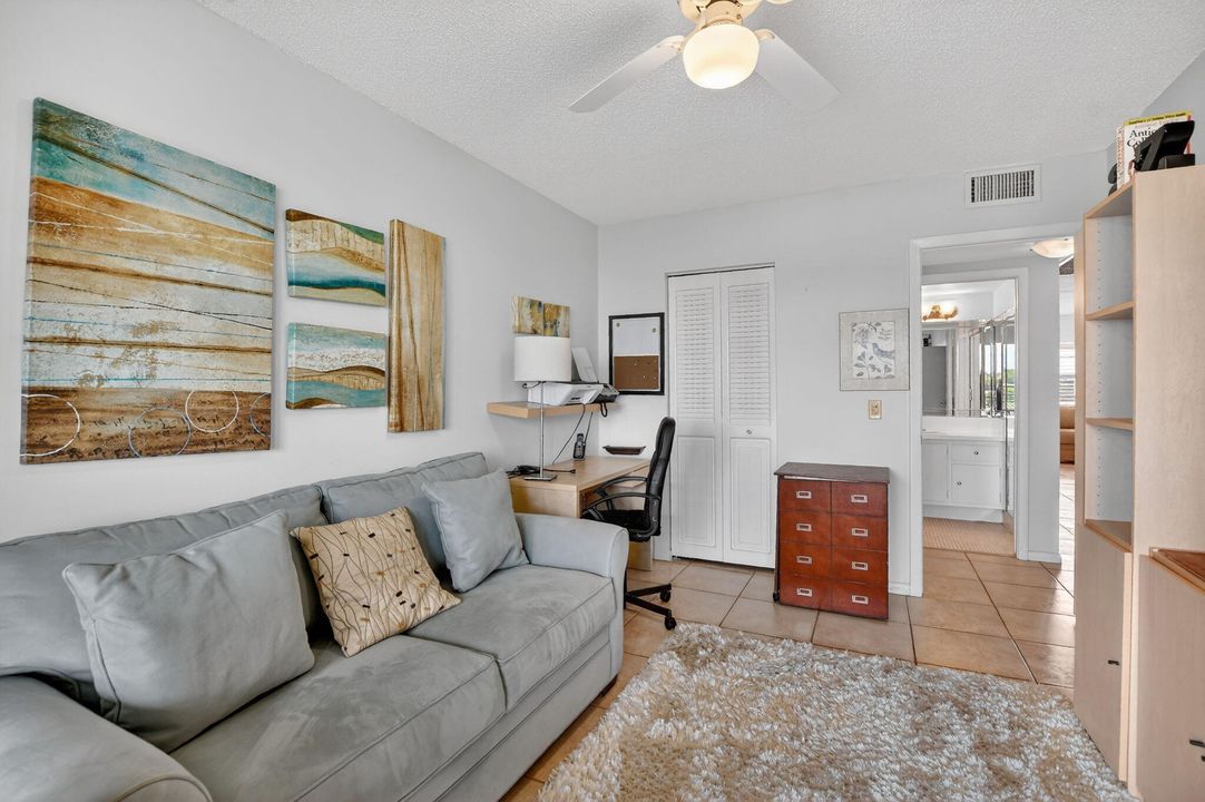 For Sale: $149,000 (2 beds, 2 baths, 916 Square Feet)