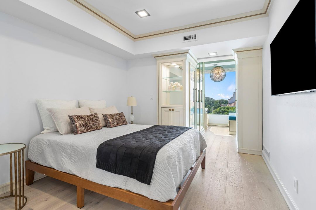 For Sale: $2,999,000 (2 beds, 2 baths, 1416 Square Feet)