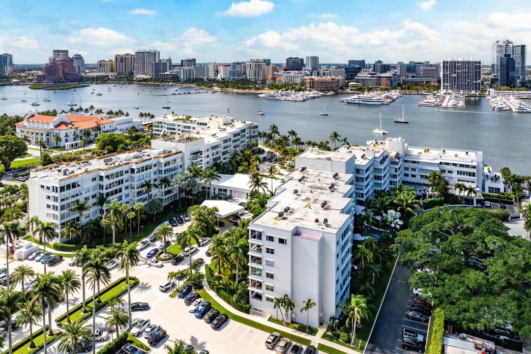 For Sale: $2,999,000 (2 beds, 2 baths, 1416 Square Feet)