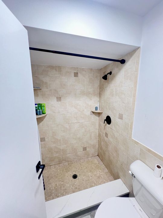 Activo con contrato: $2,300 (2 camas, 2 baños, 1100 Pies cuadrados)