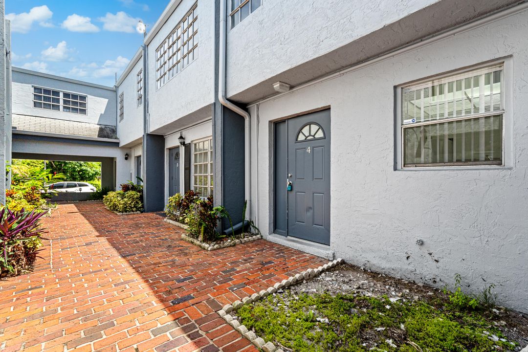 出租: $2,195 (2 贝兹, 1 浴室, 1000 平方英尺)