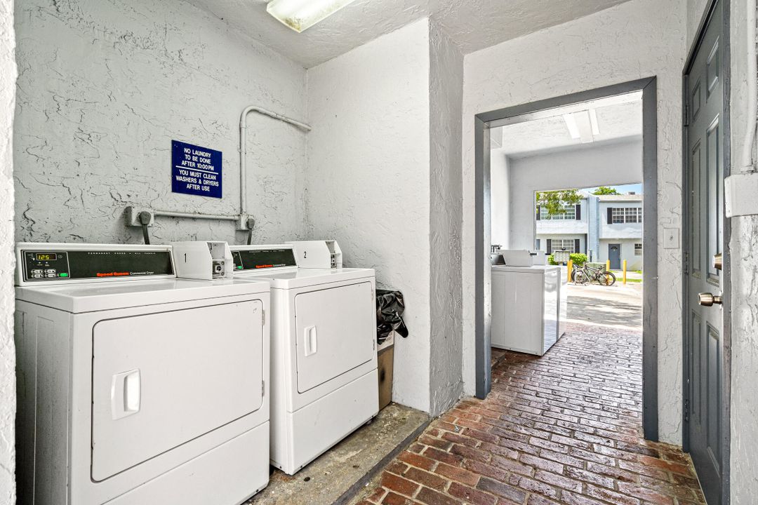 出租: $2,195 (2 贝兹, 1 浴室, 1000 平方英尺)