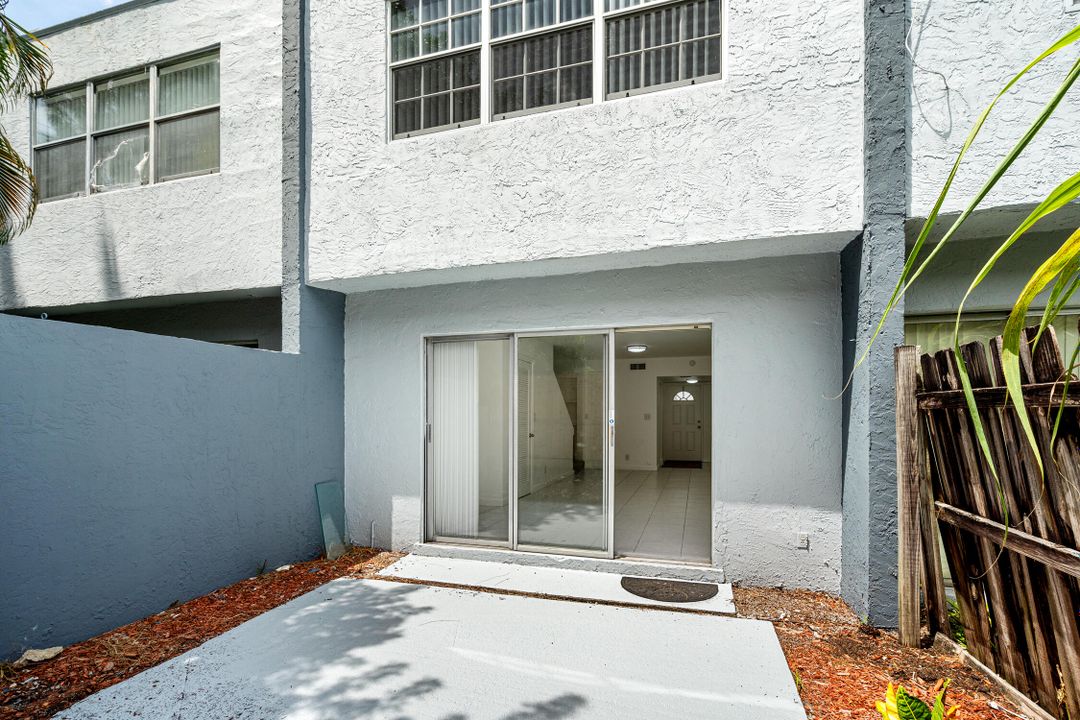 出租: $2,195 (2 贝兹, 1 浴室, 1000 平方英尺)