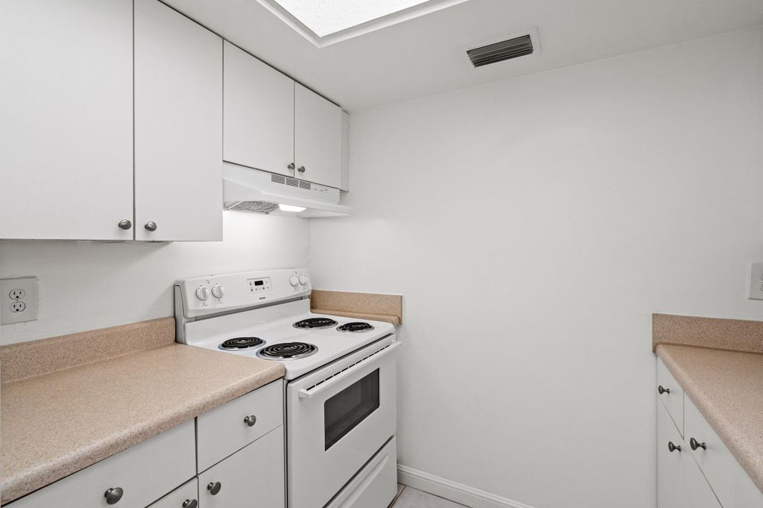 出租: $2,195 (2 贝兹, 1 浴室, 1000 平方英尺)