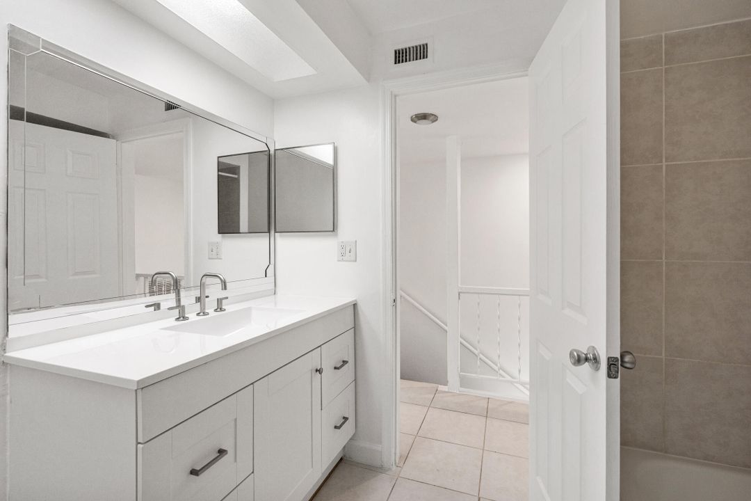 出租: $2,195 (2 贝兹, 1 浴室, 1000 平方英尺)