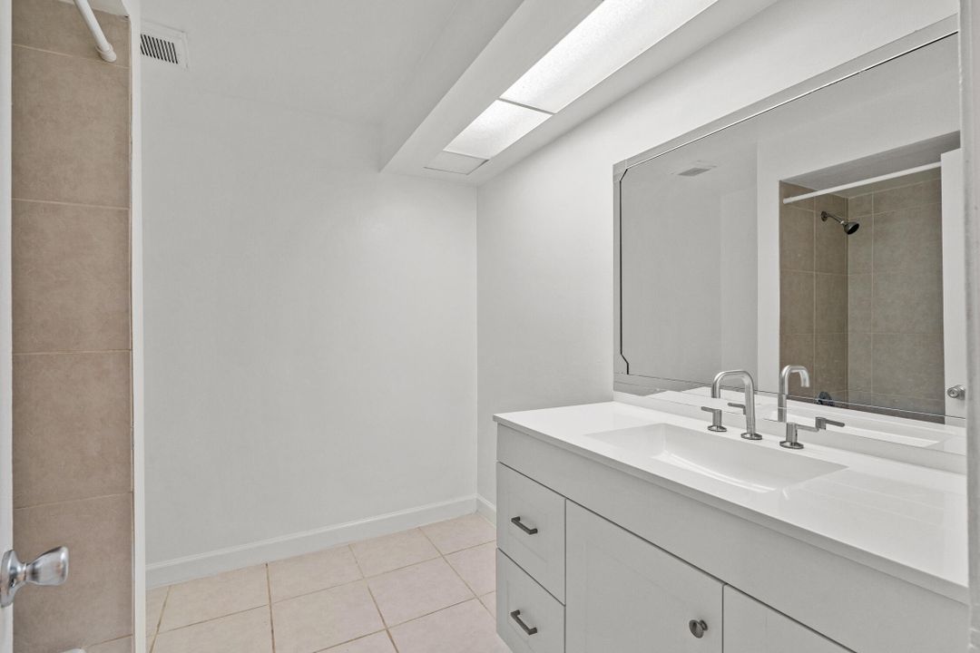 出租: $2,195 (2 贝兹, 1 浴室, 1000 平方英尺)