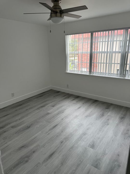 出租: $2,195 (2 贝兹, 1 浴室, 1000 平方英尺)