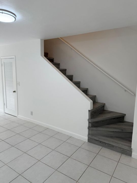 出租: $2,195 (2 贝兹, 1 浴室, 1000 平方英尺)