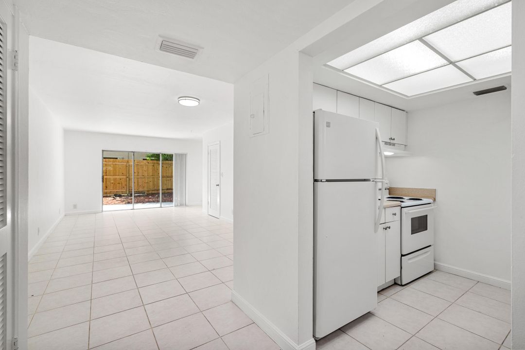 出租: $2,195 (2 贝兹, 1 浴室, 1000 平方英尺)