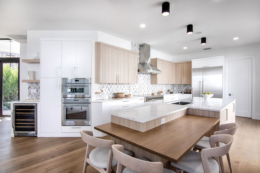 En Venta: $2,850,000 (3 camas, 3 baños, 2411 Pies cuadrados)