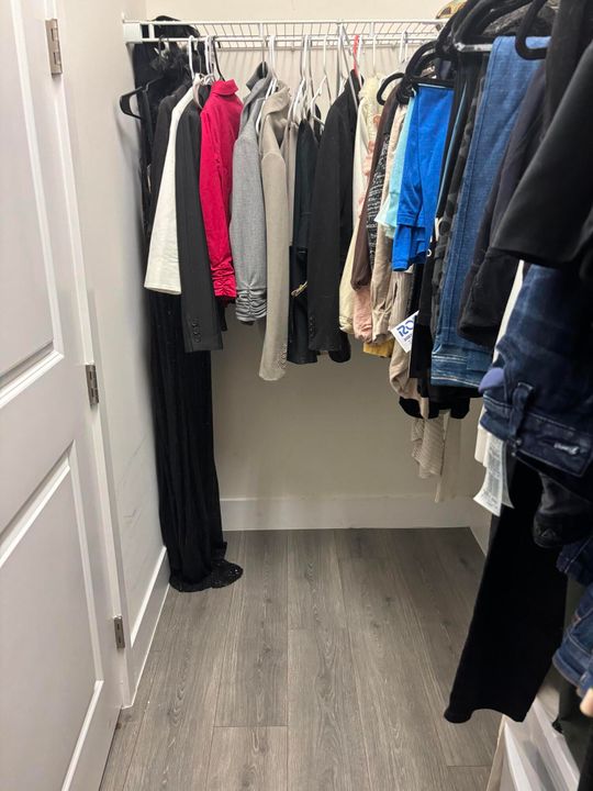 For Sale: $989,000 (6 beds, 4 baths, 2879 Square Feet)