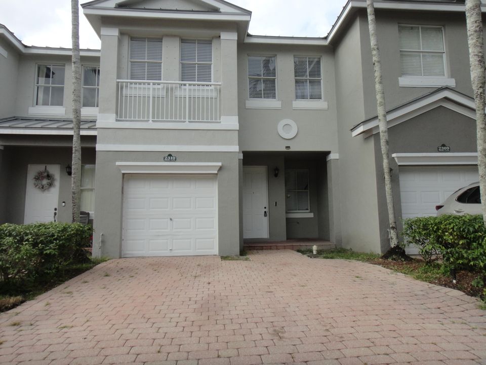 出租: $3,000 (4 贝兹, 2 浴室, 1826 平方英尺)