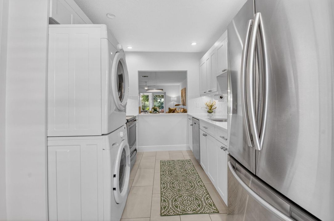 For Sale: $229,000 (2 beds, 2 baths, 982 Square Feet)