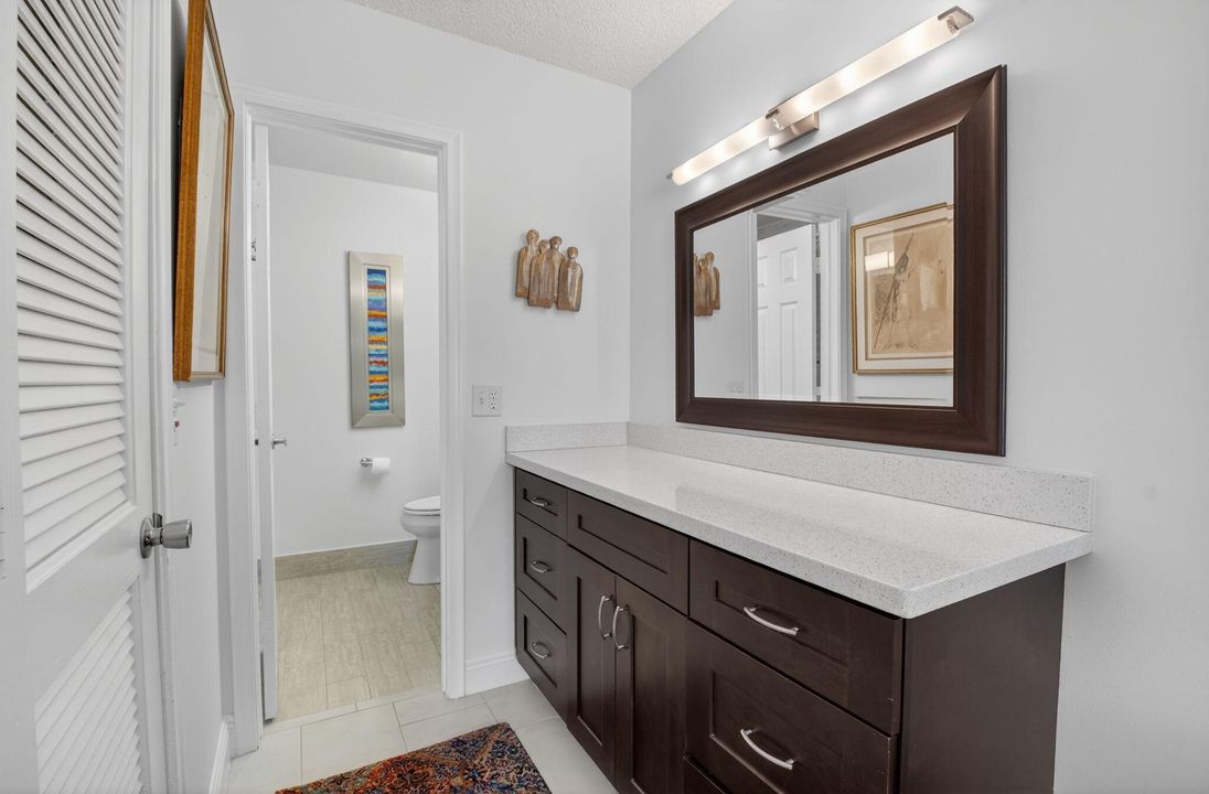 For Sale: $229,000 (2 beds, 2 baths, 982 Square Feet)