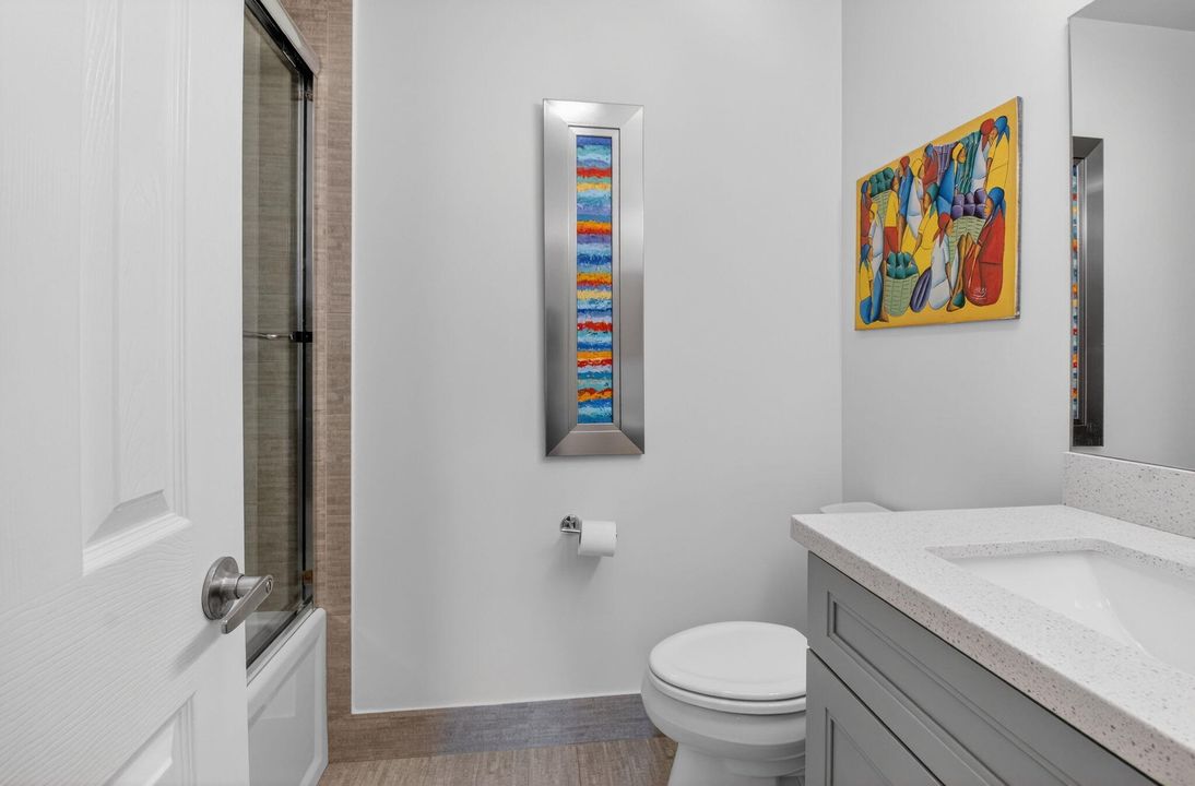 For Sale: $229,000 (2 beds, 2 baths, 982 Square Feet)