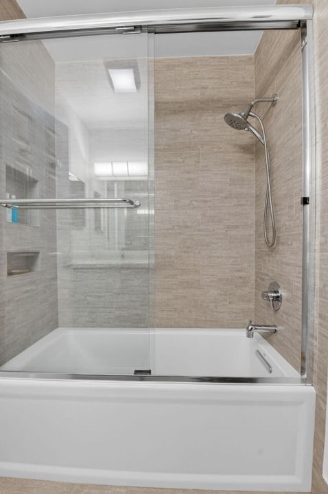 For Sale: $229,000 (2 beds, 2 baths, 982 Square Feet)