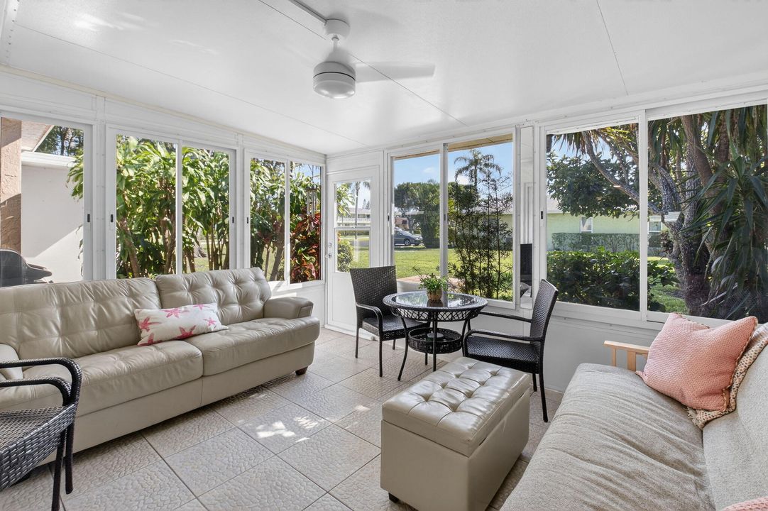 For Sale: $229,000 (2 beds, 2 baths, 982 Square Feet)