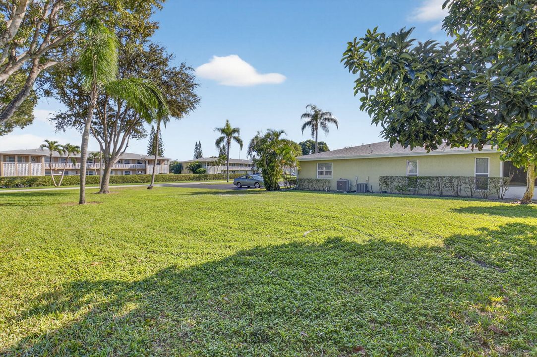 For Sale: $229,000 (2 beds, 2 baths, 982 Square Feet)