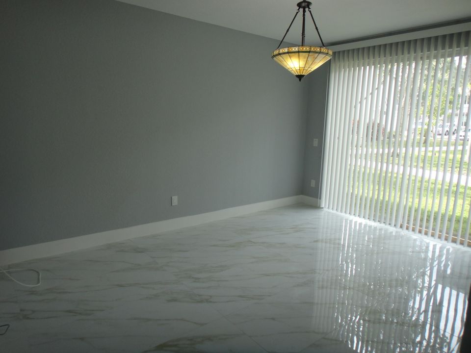 出租: $3,000 (4 贝兹, 2 浴室, 1826 平方英尺)