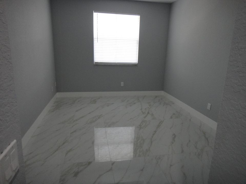 出租: $3,000 (4 贝兹, 2 浴室, 1826 平方英尺)