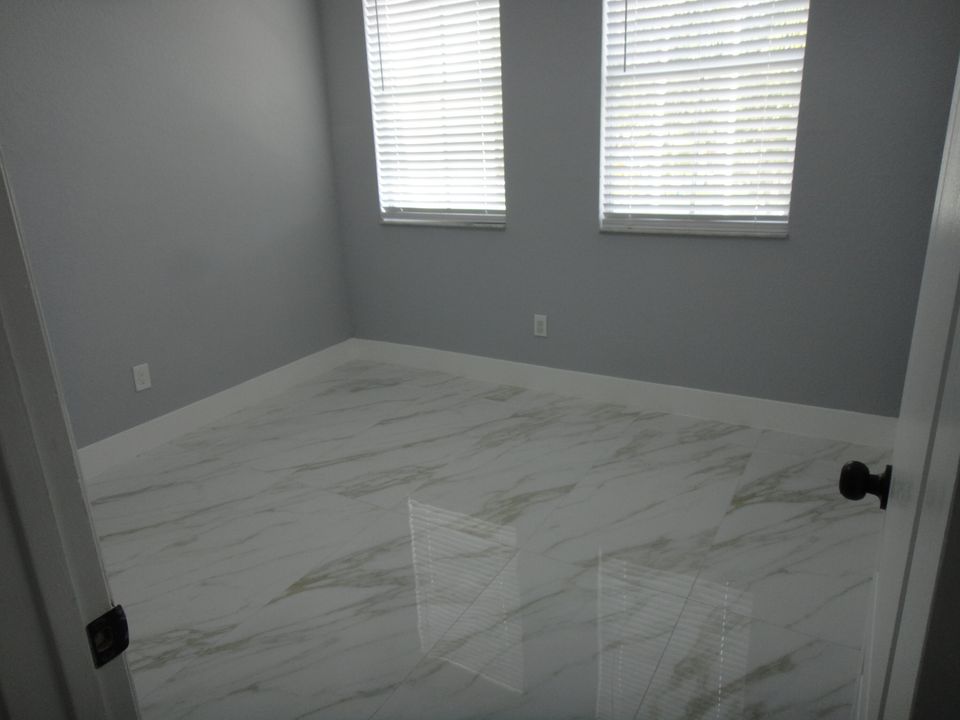 出租: $3,000 (4 贝兹, 2 浴室, 1826 平方英尺)