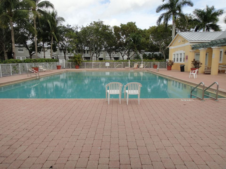 出租: $3,000 (4 贝兹, 2 浴室, 1826 平方英尺)