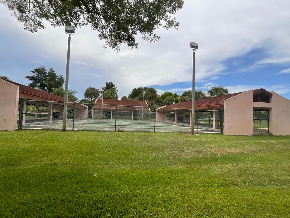 En Venta: $423,000 (2 camas, 1 baños, 999 Pies cuadrados)