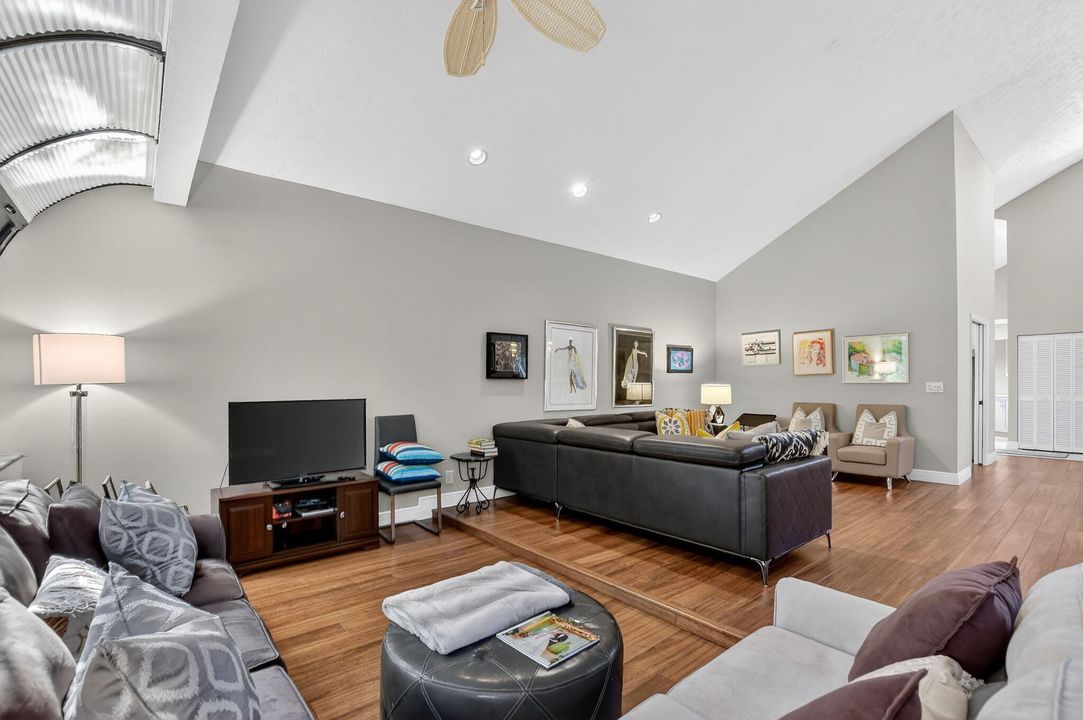 En Venta: $489,000 (2 camas, 2 baños, 1604 Pies cuadrados)