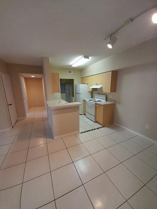 出租: $1,850 (2 贝兹, 2 浴室, 1051 平方英尺)